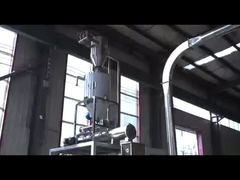 La línea de producción de alimentos para animales de compañía de 500 kg está funcionando en la fábrica.